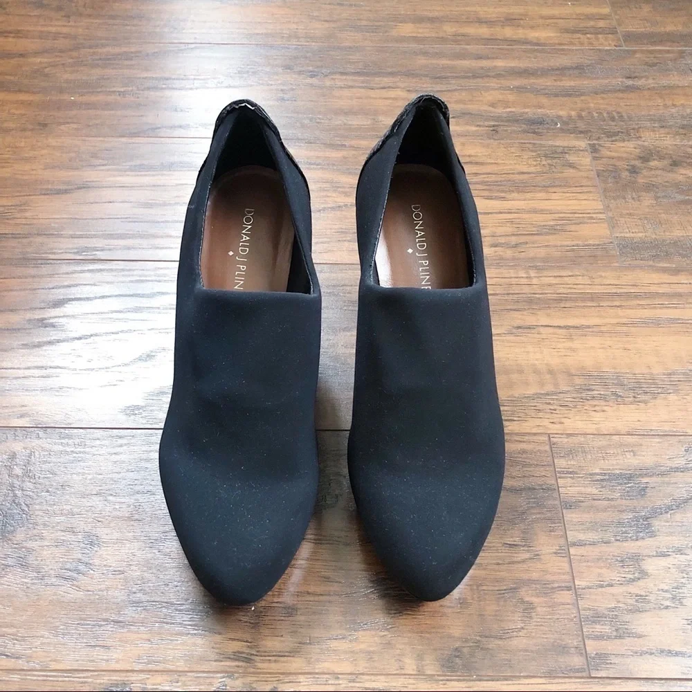 Donald J Pliner • Evelyn black platform pumps heels stretch snakeskin crepe